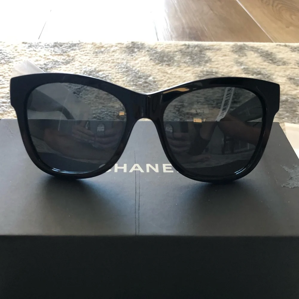 CHANEL Black Sunglasses - Picture 12 of 13